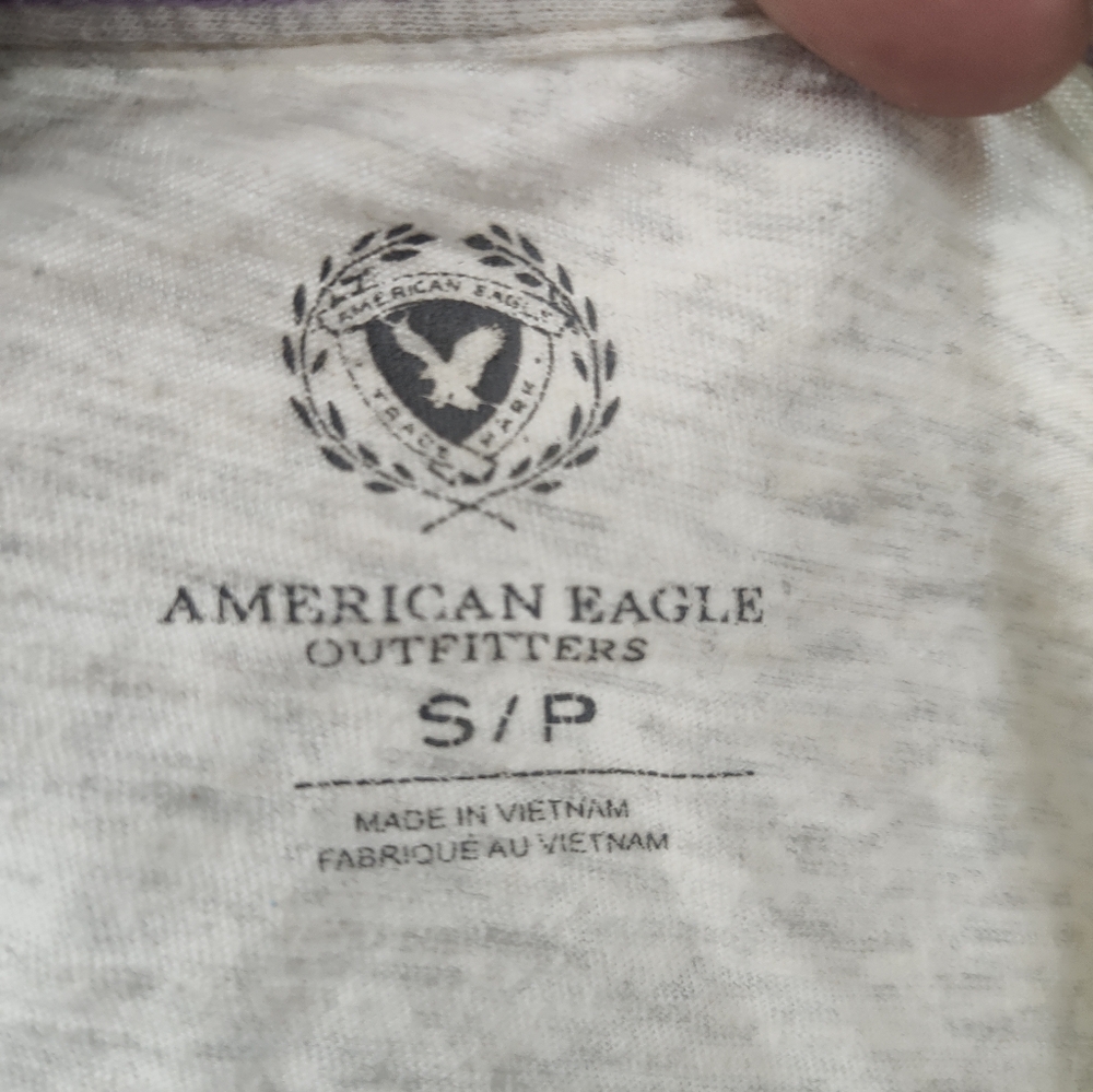 American Eagle Outfitters Light Gray V-Neck Floral T Shirt Women's Small - Picture 5 of 5